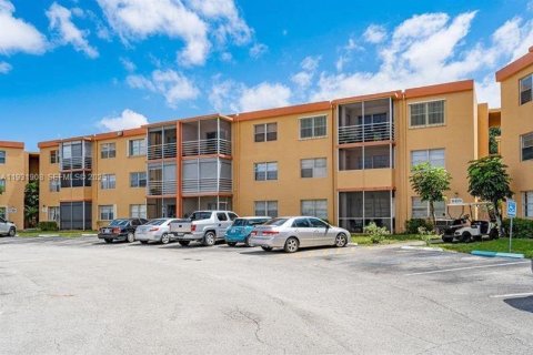 Condominio en venta en Deerfield Beach, Florida, 1 dormitorio, 64.57 m2 № 1990548 - foto 20