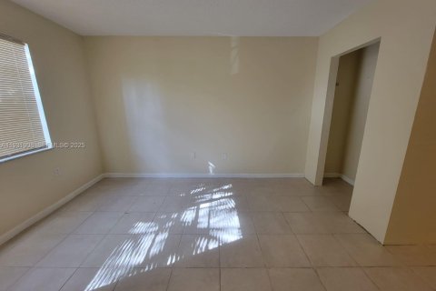 Condominio en venta en Deerfield Beach, Florida, 1 dormitorio, 64.57 m2 № 1990548 - foto 12