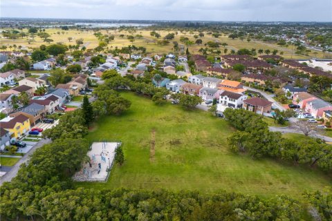 House in Homestead, Florida 4 bedrooms, 236.34 sq.m. № 1693280 - photo 7