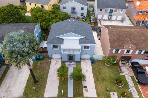 House in Homestead, Florida 4 bedrooms, 236.34 sq.m. № 1693280 - photo 3