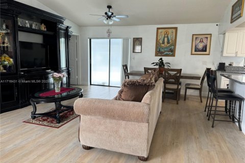 House in Sebring, Florida 2 bedrooms № 1938172 - photo 5