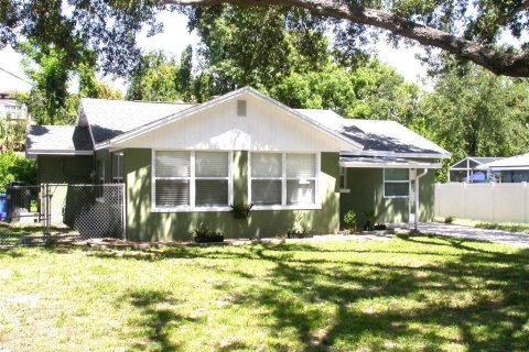 House in Saint Petersburg, Florida 3 bedrooms, 131.36 sq.m. № 1870260 - photo 2