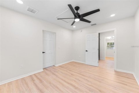House in Saint Petersburg, Florida 3 bedrooms, 131.36 sq.m. № 1870260 - photo 15