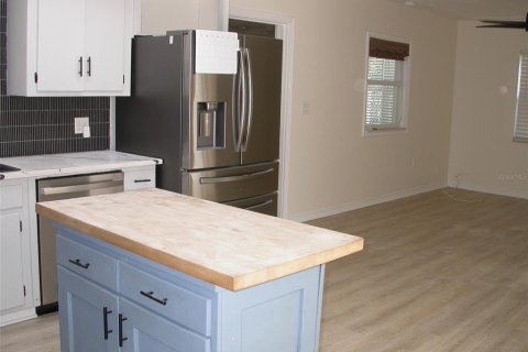 House in Saint Petersburg, Florida 3 bedrooms, 131.36 sq.m. № 1870260 - photo 9