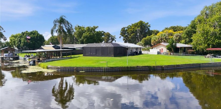 Villa ou maison à Tavares, Floride 3 chambres, 136.29 m2 № 2398591