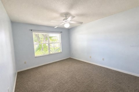 House in Lady Lake, Florida 3 bedrooms, 129.32 sq.m. № 2131410 - photo 1