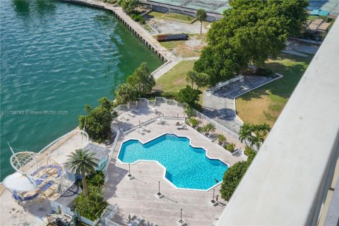 Copropriété à vendre à Miami, Floride: 2 chambres, 126.16 m2 № 1811102 - photo 17