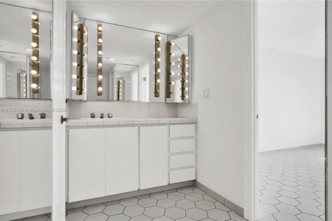 Copropriété à vendre à Miami, Floride: 2 chambres, 126.16 m2 № 1811102 - photo 9