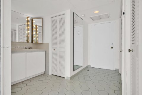 Copropriété à vendre à Miami, Floride: 2 chambres, 126.16 m2 № 1811102 - photo 16