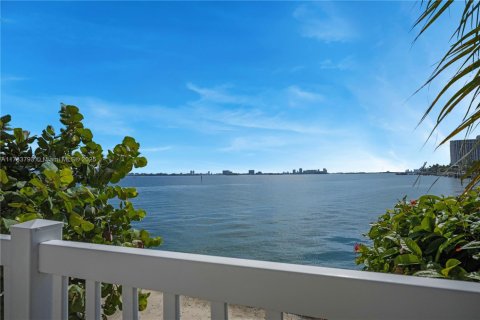 Copropriété à vendre à Miami, Floride: 2 chambres, 126.16 m2 № 1811102 - photo 20