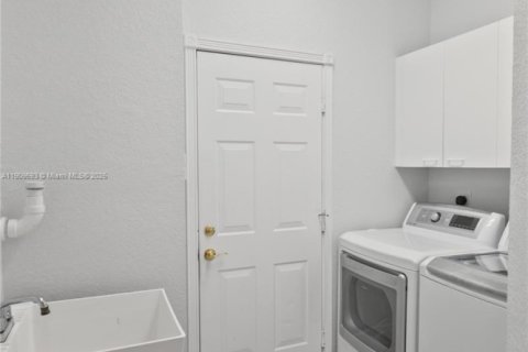 Casa en venta en Miramar, Florida, 4 dormitorios, 238.39 m2 № 1967443 - foto 30