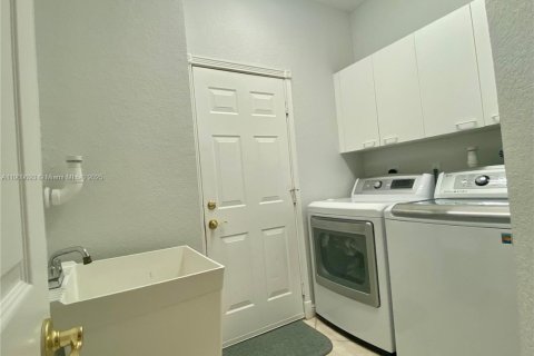 Casa en venta en Miramar, Florida, 4 dormitorios, 238.39 m2 № 1967443 - foto 21