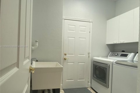 Casa en venta en Miramar, Florida, 4 dormitorios, 238.39 m2 № 1967443 - foto 22