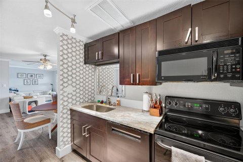 Condominio en venta en Saint Petersburg, Florida, 1 dormitorio, 76.46 m2 № 2206121 - foto 10