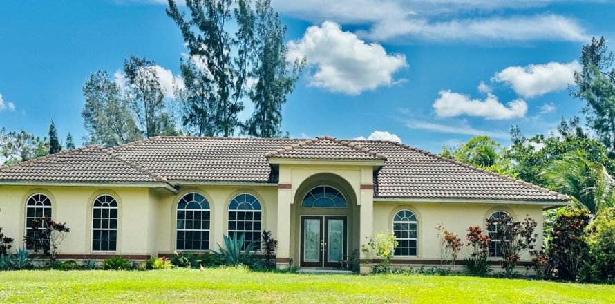 Casa en West Palm Beach, Florida 5 dormitorios, 245.63 m2 № 2245325