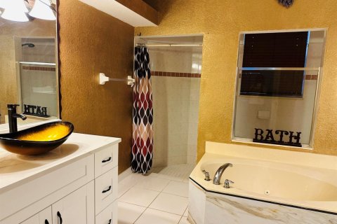 Casa en alquiler en West Palm Beach, Florida, 5 dormitorios, 245.63 m2 № 2245325 - foto 17