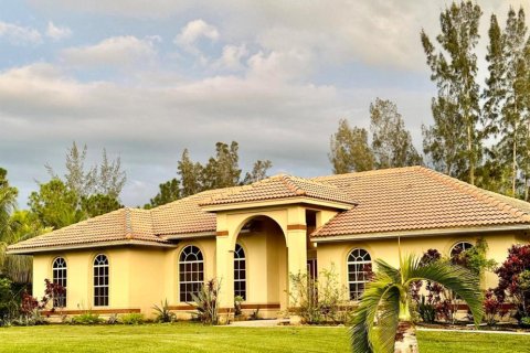 Casa en alquiler en West Palm Beach, Florida, 5 dormitorios, 245.63 m2 № 2245325 - foto 2