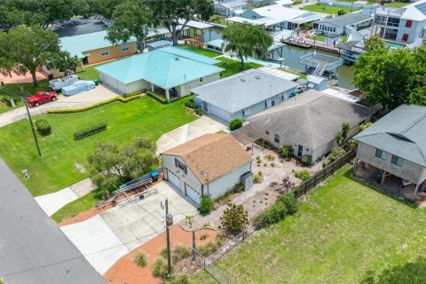 House in Oak Hill, Florida 3 bedrooms, 162.58 sq.m. № 1787649 - photo 1