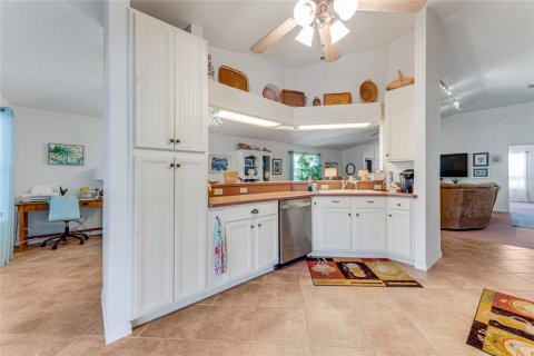 House in Oak Hill, Florida 3 bedrooms, 162.58 sq.m. № 1787649 - photo 5