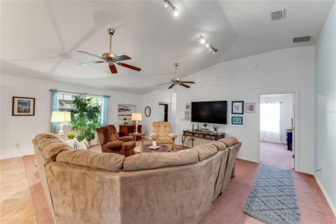 House in Oak Hill, Florida 3 bedrooms, 162.58 sq.m. № 1787649 - photo 2
