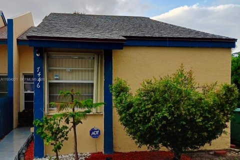 Touwnhouse à louer à Lauderhill, Floride: 2 chambres, 98.01 m2 № 1992809 - photo 1