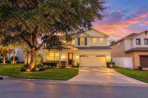 Casa en Davenport, Florida 5 dormitorios, 322.37 m2 № 2363253