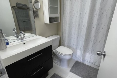 Condominio en alquiler en Miami, Florida, 2 dormitorios, 88.26 m2 № 1934170 - foto 12