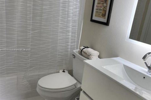 Condominio en alquiler en Miami, Florida, 2 dormitorios, 88.26 m2 № 1934170 - foto 8