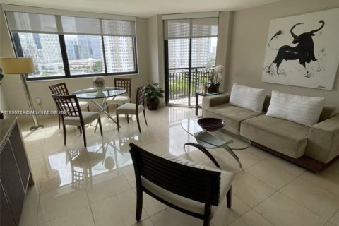 Condominio en alquiler en Miami, Florida, 2 dormitorios, 88.26 m2 № 1934170 - foto 2