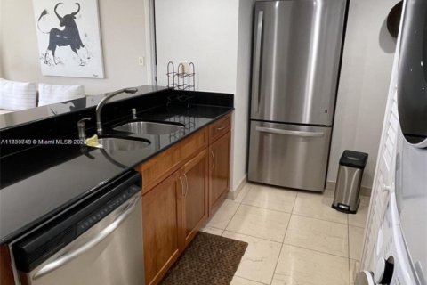 Condominio en alquiler en Miami, Florida, 2 dormitorios, 88.26 m2 № 1934170 - foto 4