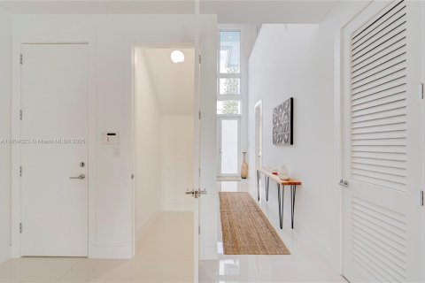 Immobilier commercial à vendre à Miami, Floride: 555.93 m2 № 1961686 - photo 5