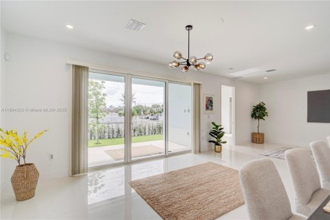 Immobilier commercial à vendre à Miami, Floride: 555.93 m2 № 1961686 - photo 11