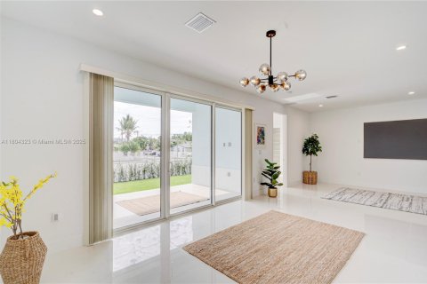 Immobilier commercial à vendre à Miami, Floride: 555.93 m2 № 1961686 - photo 10
