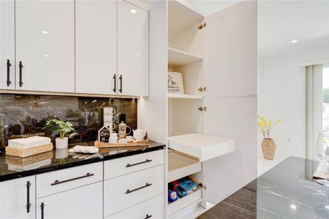 Immobilier commercial à vendre à Miami, Floride: 555.93 m2 № 1961686 - photo 16