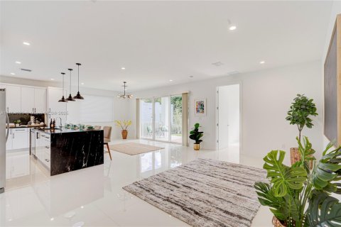 Immobilier commercial à vendre à Miami, Floride: 555.93 m2 № 1961686 - photo 6