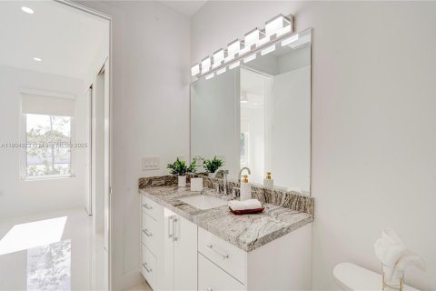 Immobilier commercial à vendre à Miami, Floride: 555.93 m2 № 1961686 - photo 25