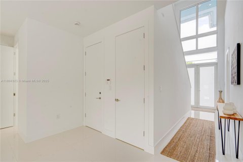 Immobilier commercial à vendre à Miami, Floride: 555.93 m2 № 1961686 - photo 26