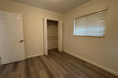 Commercial property in Miami, Florida 1 bedroom, 165.18 sq.m. № 1952232 - photo 3