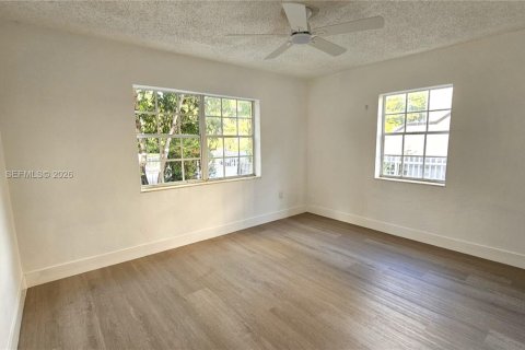 Снять в аренду коммерческую недвижимость в Майами, Флорида 4 спальни, 148.64м2, № 2006580 - фото 8