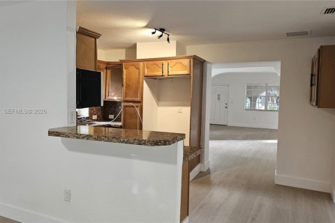 Снять в аренду коммерческую недвижимость в Майами, Флорида 4 спальни, 148.64м2, № 2006580 - фото 5