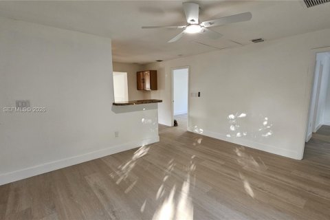 Снять в аренду коммерческую недвижимость в Майами, Флорида 4 спальни, 148.64м2, № 2006580 - фото 6