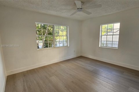 Снять в аренду коммерческую недвижимость в Майами, Флорида 4 спальни, 148.64м2, № 2006580 - фото 9