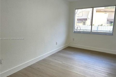 Снять в аренду коммерческую недвижимость в Майами, Флорида 4 спальни, 148.64м2, № 2006580 - фото 11