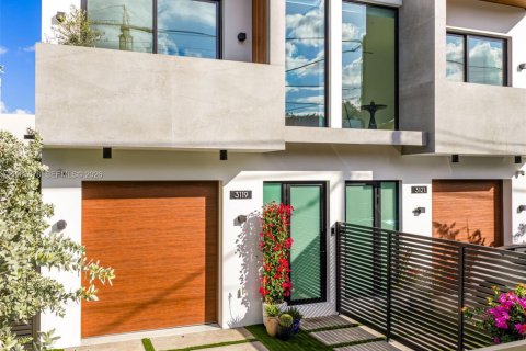 Touwnhouse à vendre à Miami, Floride: 3 chambres, 196.02 m2 № 2032967 - photo 2