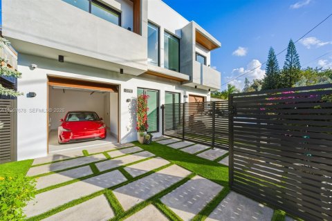 Touwnhouse à vendre à Miami, Floride: 3 chambres, 196.02 m2 № 2032967 - photo 9