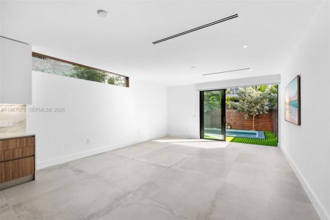 Touwnhouse à vendre à Miami, Floride: 3 chambres, 196.02 m2 № 2032967 - photo 16