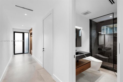 Touwnhouse à vendre à Miami, Floride: 3 chambres, 196.02 m2 № 2032967 - photo 25