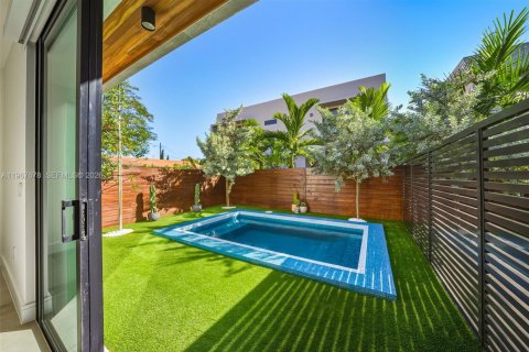 Touwnhouse à vendre à Miami, Floride: 3 chambres, 196.02 m2 № 2032967 - photo 17