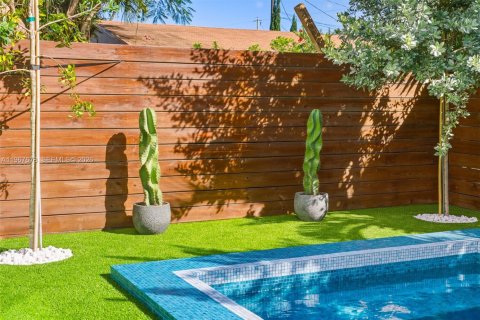 Touwnhouse à vendre à Miami, Floride: 3 chambres, 196.02 m2 № 2032967 - photo 19