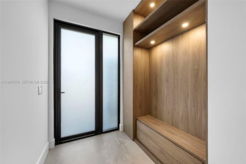 Touwnhouse à vendre à Miami, Floride: 3 chambres, 196.02 m2 № 2032967 - photo 24